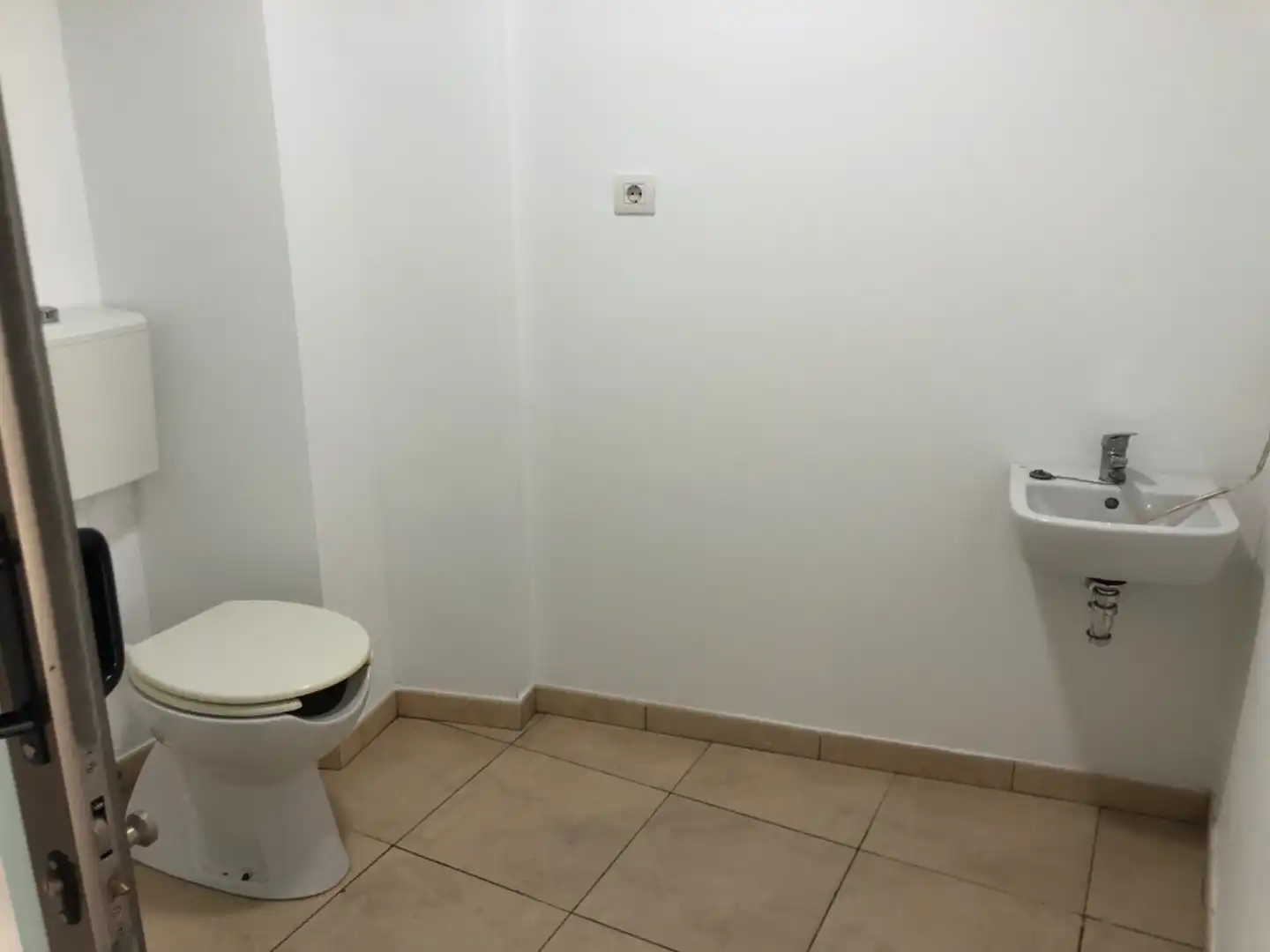Badezimmer von Geschaftsraum zur Miete in Centro