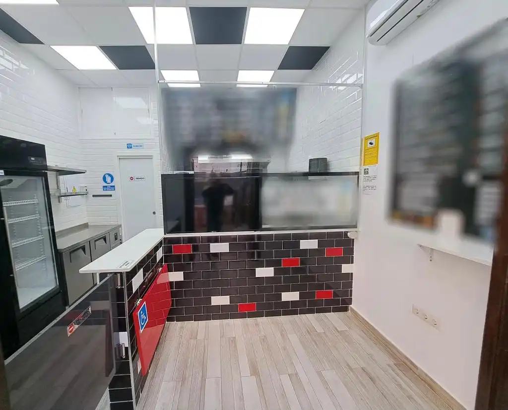 Local comercial en alquiler en Calle Sagitario