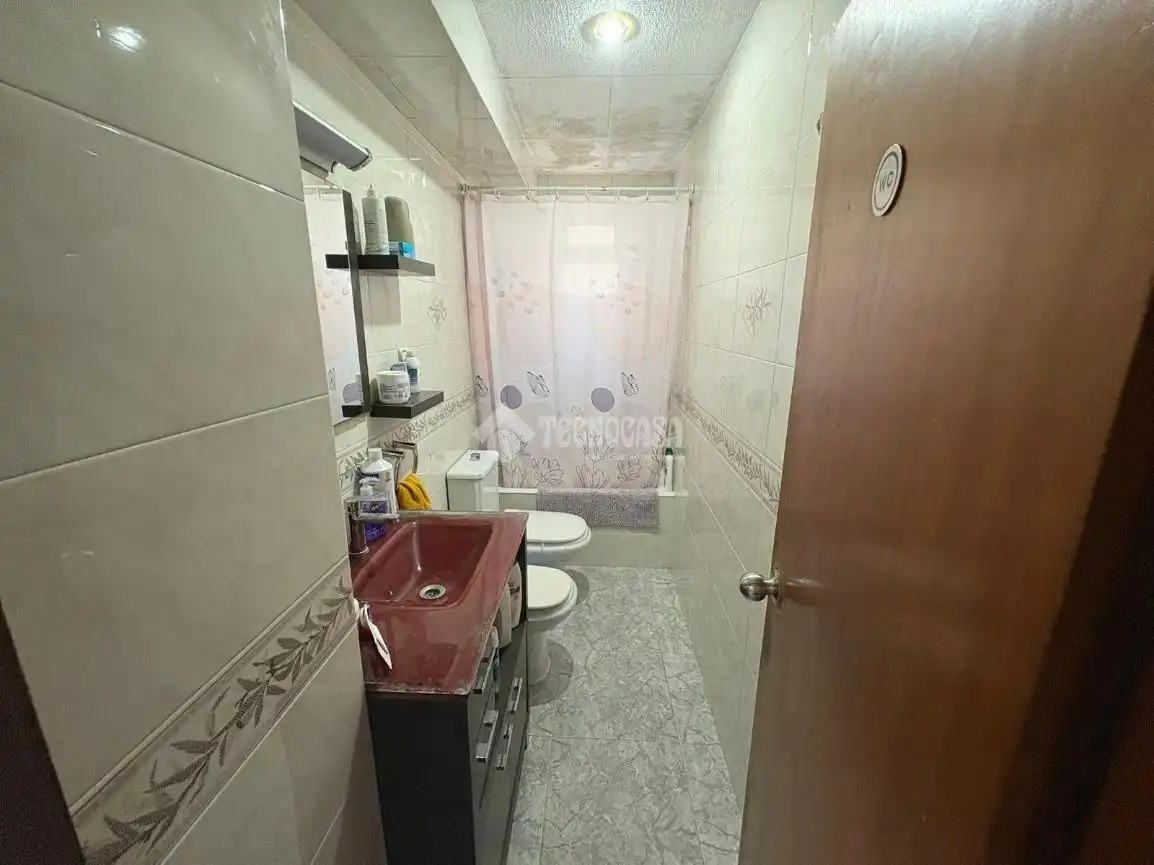 Bathroom of Flat for sale in Cornellà de Llobregat