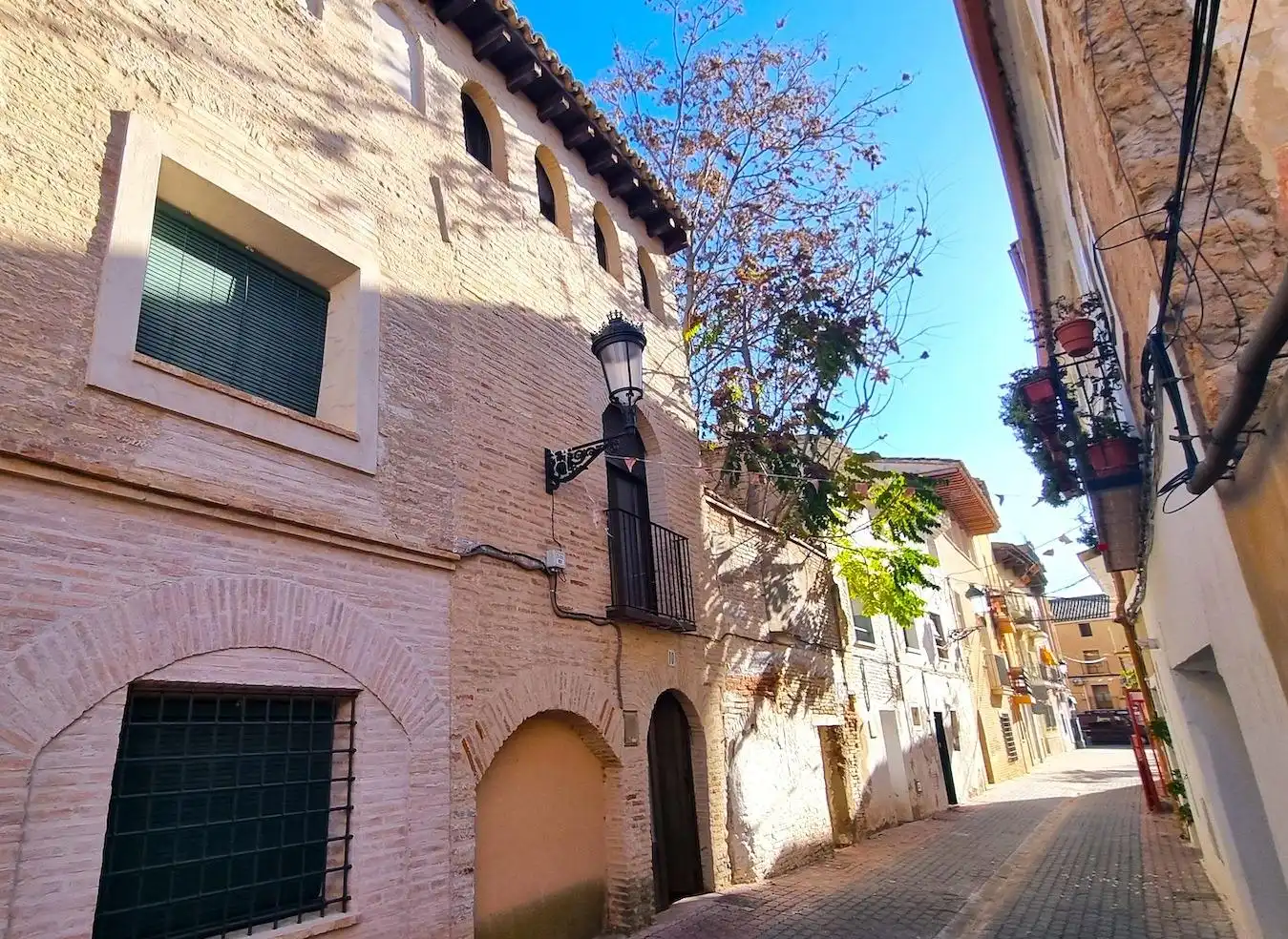 Außenansicht von Haus oder Chalet zum Verkauf in Zaragoza mit Privatgarten und Terrasse