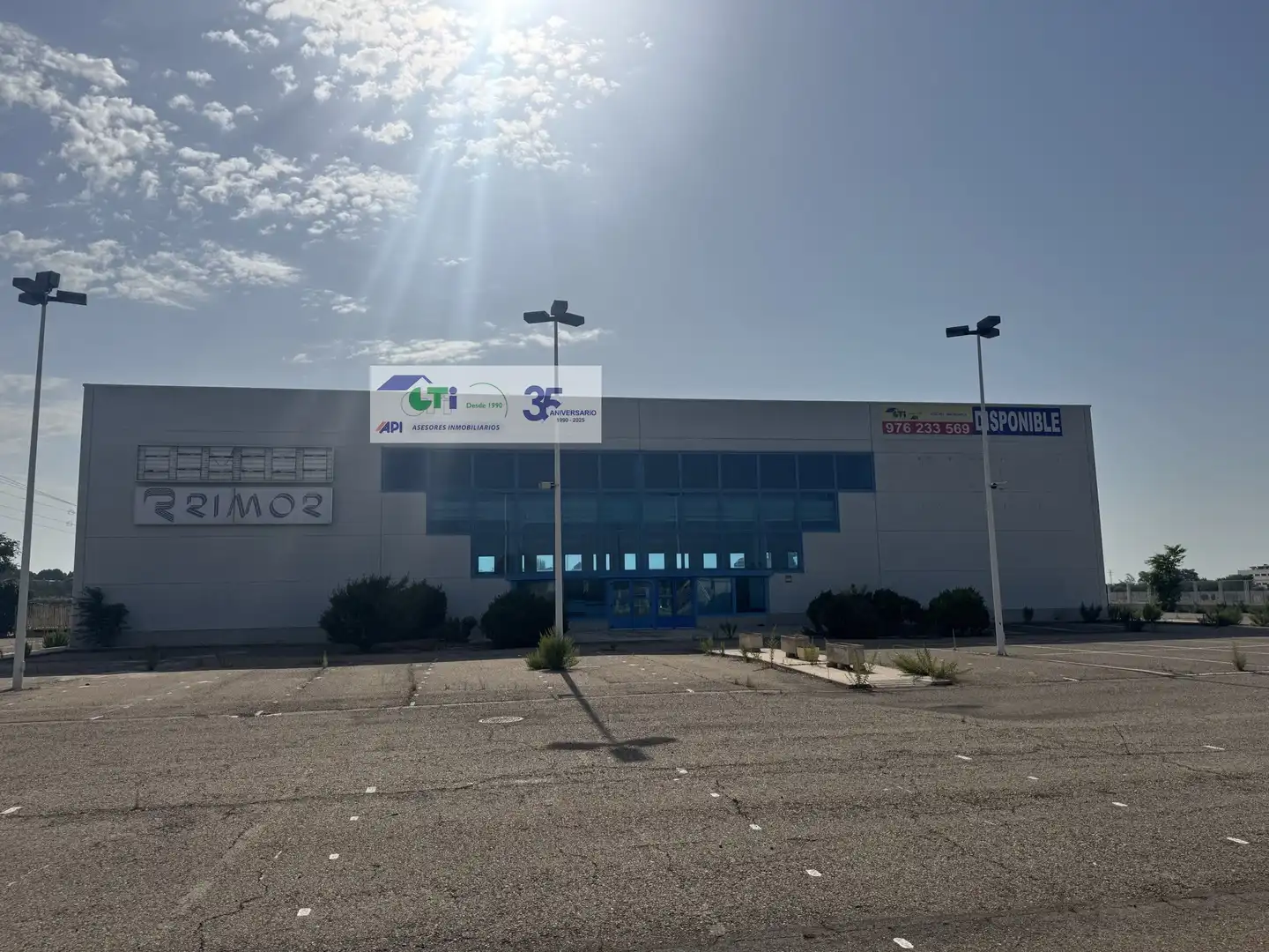 Außenansicht von Fabrikhallen zur Miete in Zaragoza