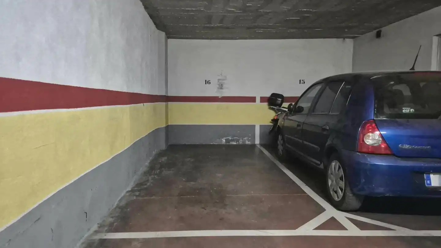 Parking de Piso en venta en Terrassa con Calefacción y Balcón