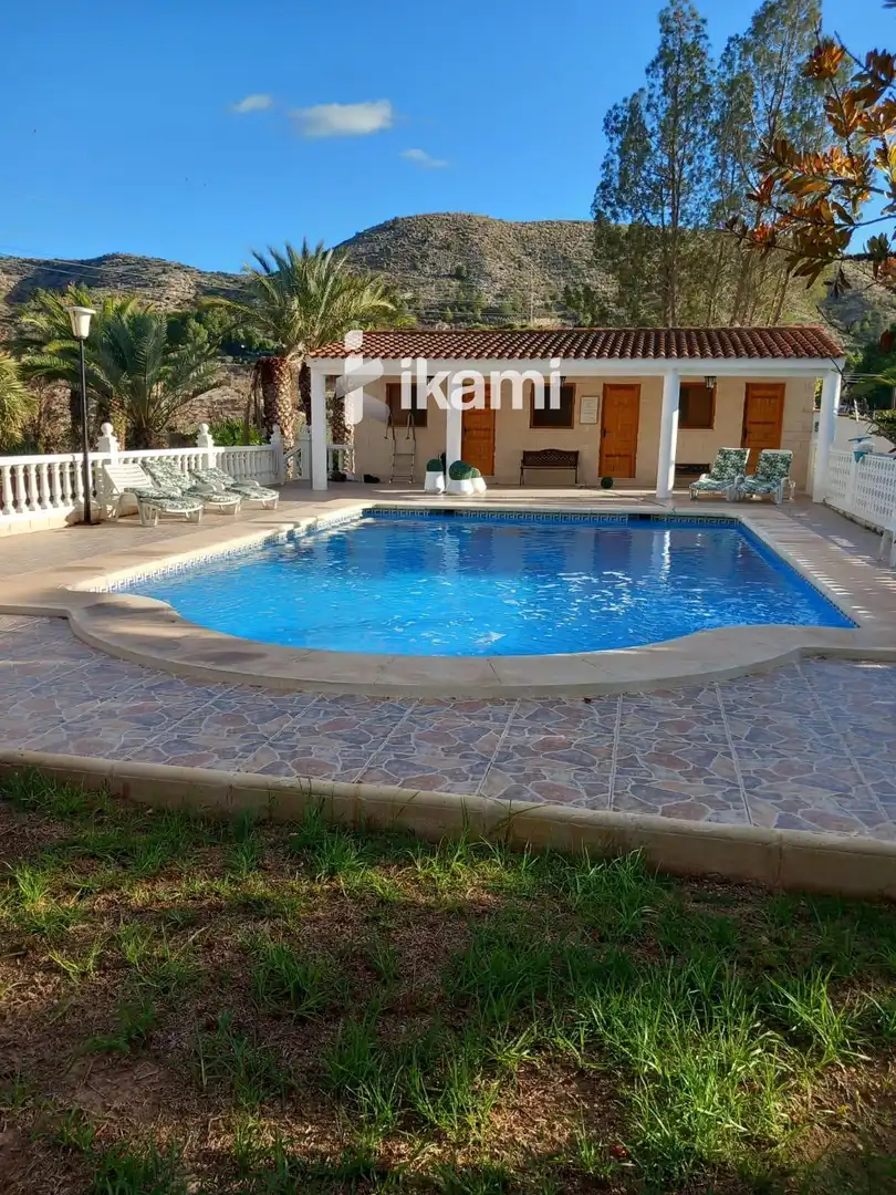 Piscina de Casa o chalet en venta en Elda con Calefacción, Trastero y Piscina