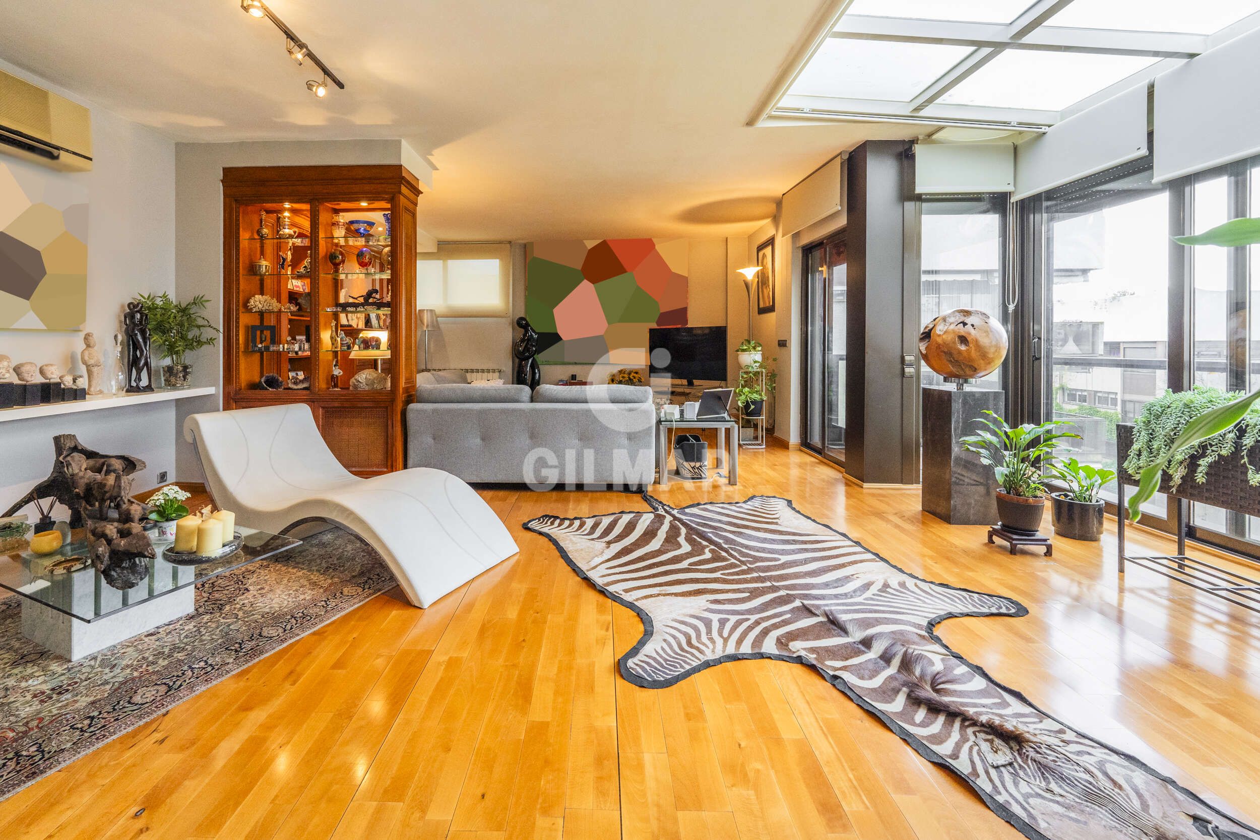 Sala d'estar de Dúplex en venda en  Madrid Capital amb Calefacció, Jardí privat i Traster