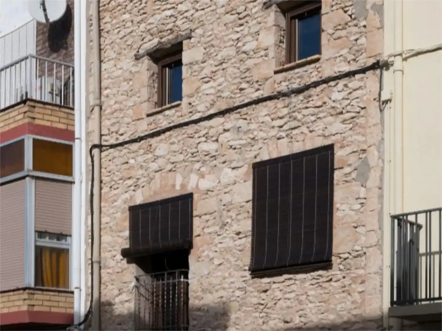 Vista exterior de Casa adosada en venda en Almatret amb Balcó