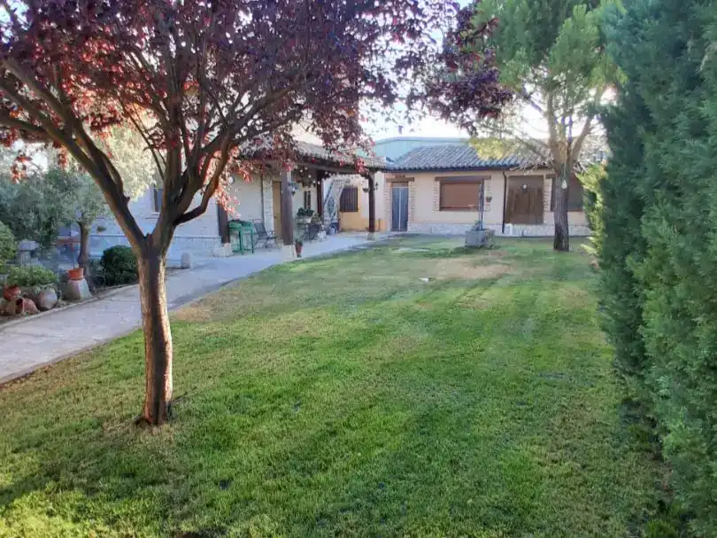Vista exterior de Casa o xalet en venda en Villarramiel amb Aire condicionat i Balcó