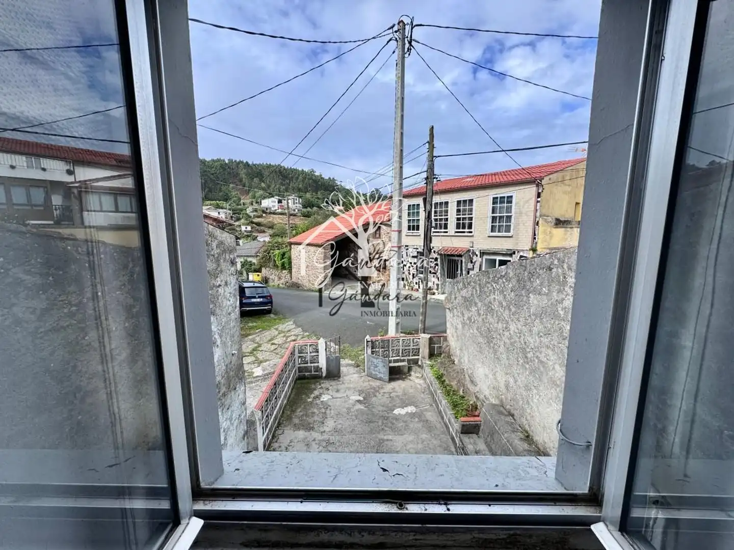 Außenansicht von Einfamilien-Reihenhaus zum Verkauf in Ferrol mit Terrasse und Abstellraum