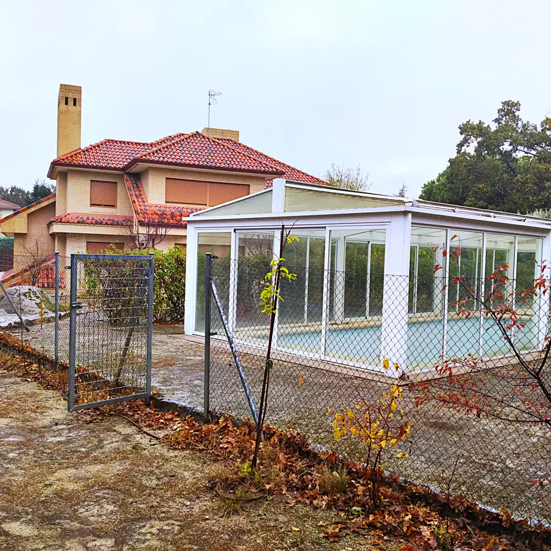 Swimming pool of Houses for sale in El Escorial  with Heating, Private garden and Parquet flooring
