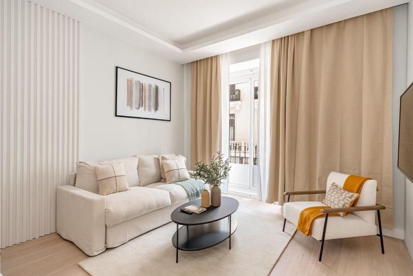 Living room of Flat for sale in  Madrid Capital  with Air Conditioner and Furnished