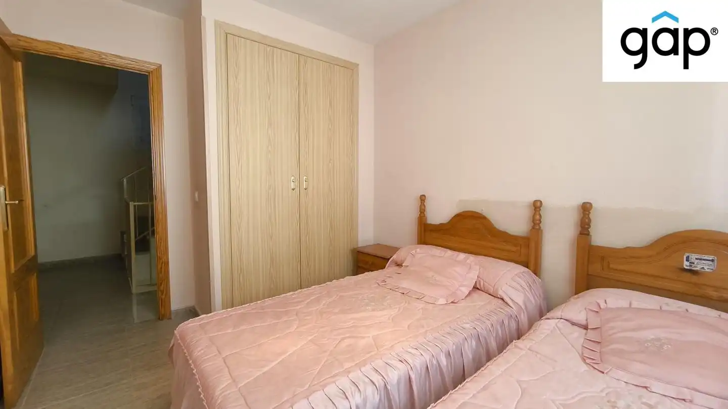 Schlafzimmer von Einfamilien-Reihenhaus zum Verkauf in Horcajo de Santiago mit Heizung, Abstellraum und Möbliert