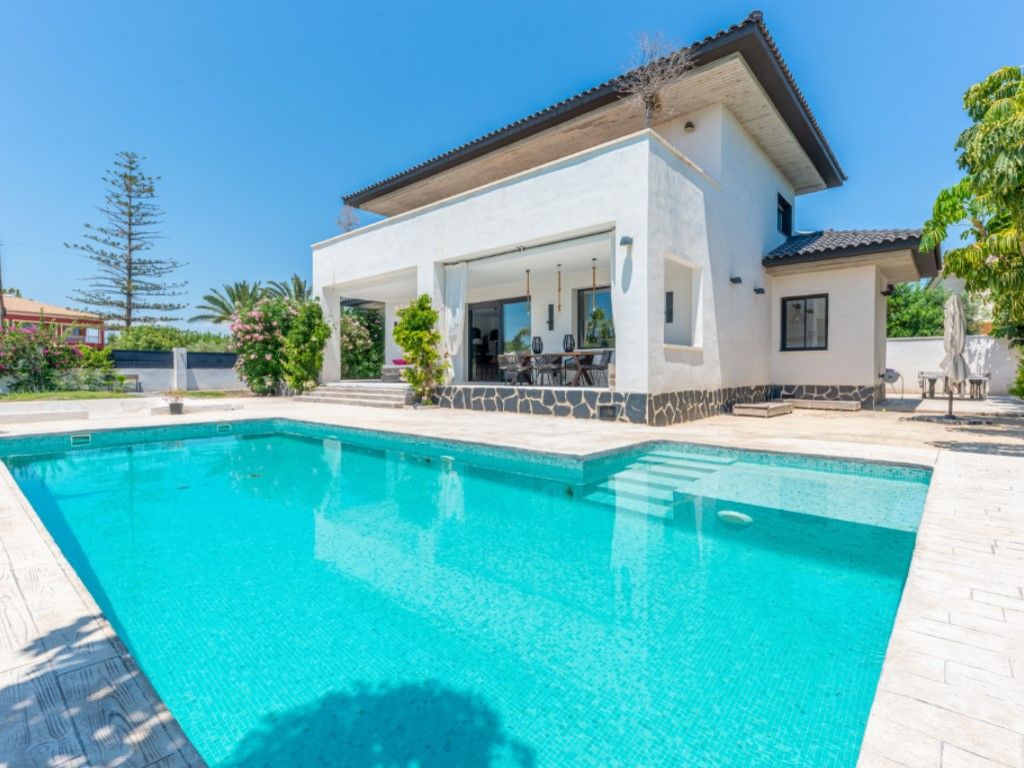 Vista exterior de Casa o xalet en venda en Sant Joan d'Alacant amb Aire condicionat, Jardí privat i Terrassa