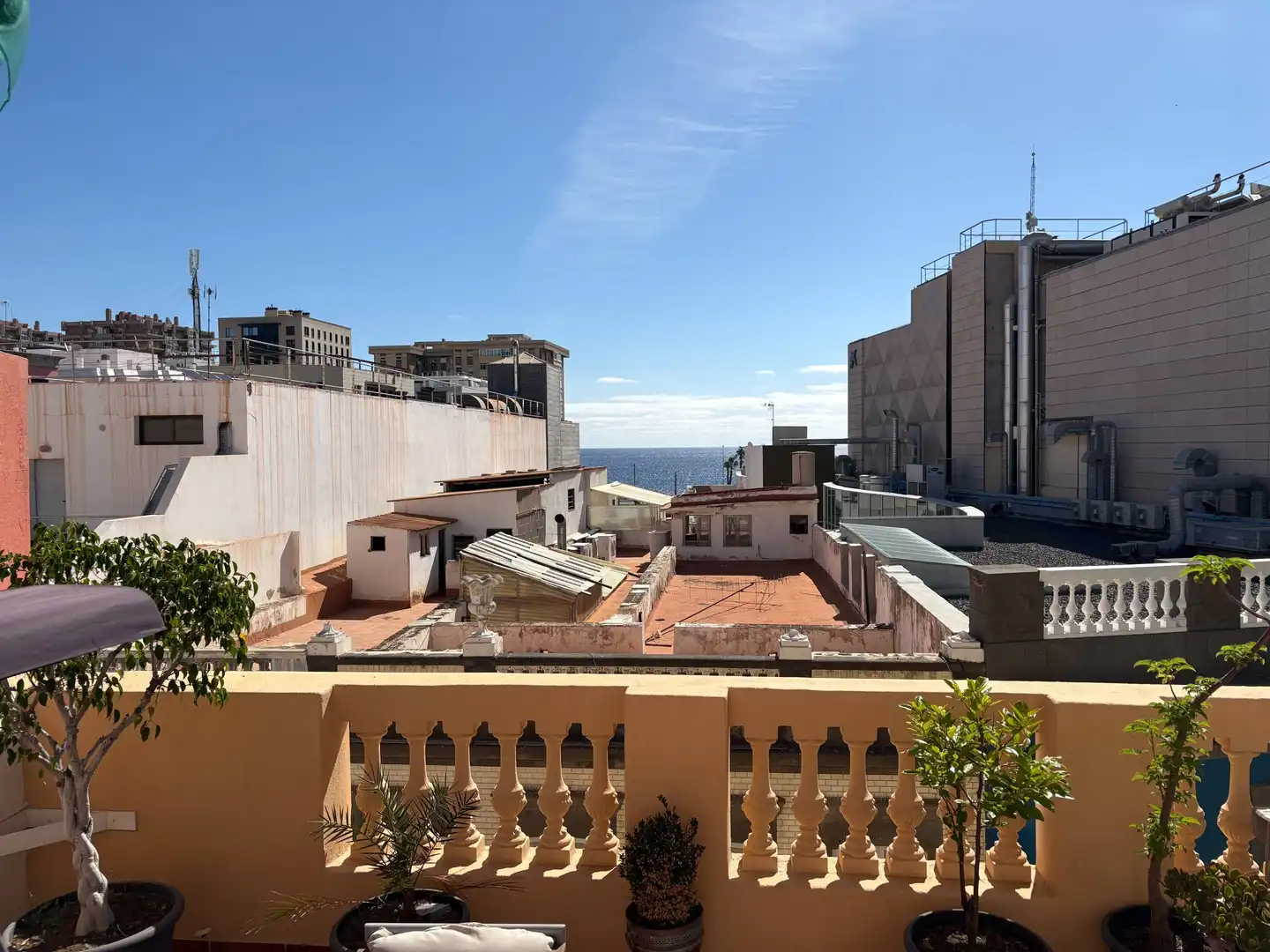 Vista exterior de Ático en venta en Las Palmas de Gran Canaria con Aire acondicionado, Calefacción y Terraza
