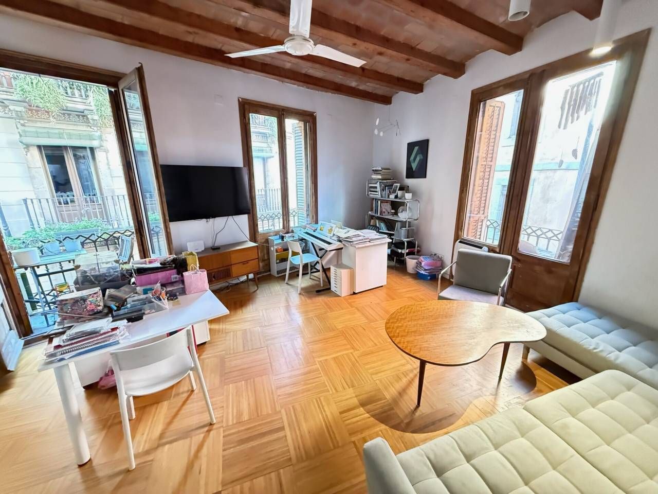 Living room of Flat for sale in  Barcelona Capital  with Balcony