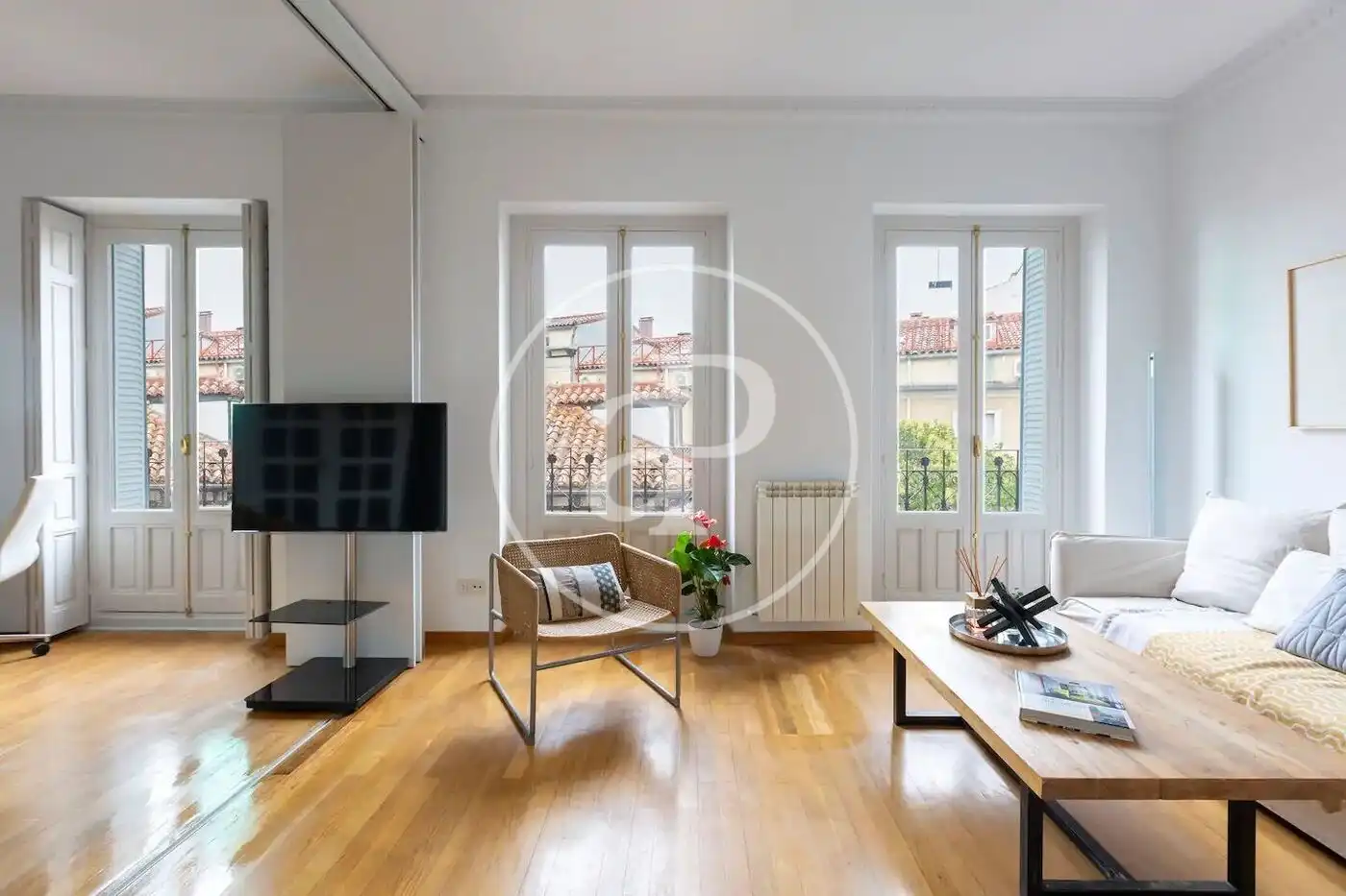 Pis de lloguer a C. de Moratín, Cortes - Huertas