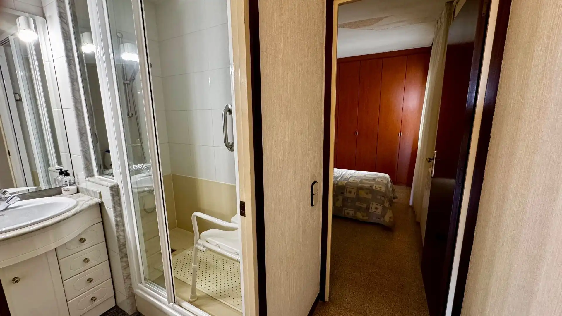 Habitación de Ático en venta en Terrassa con Aire acondicionado, Calefacción y Terraza