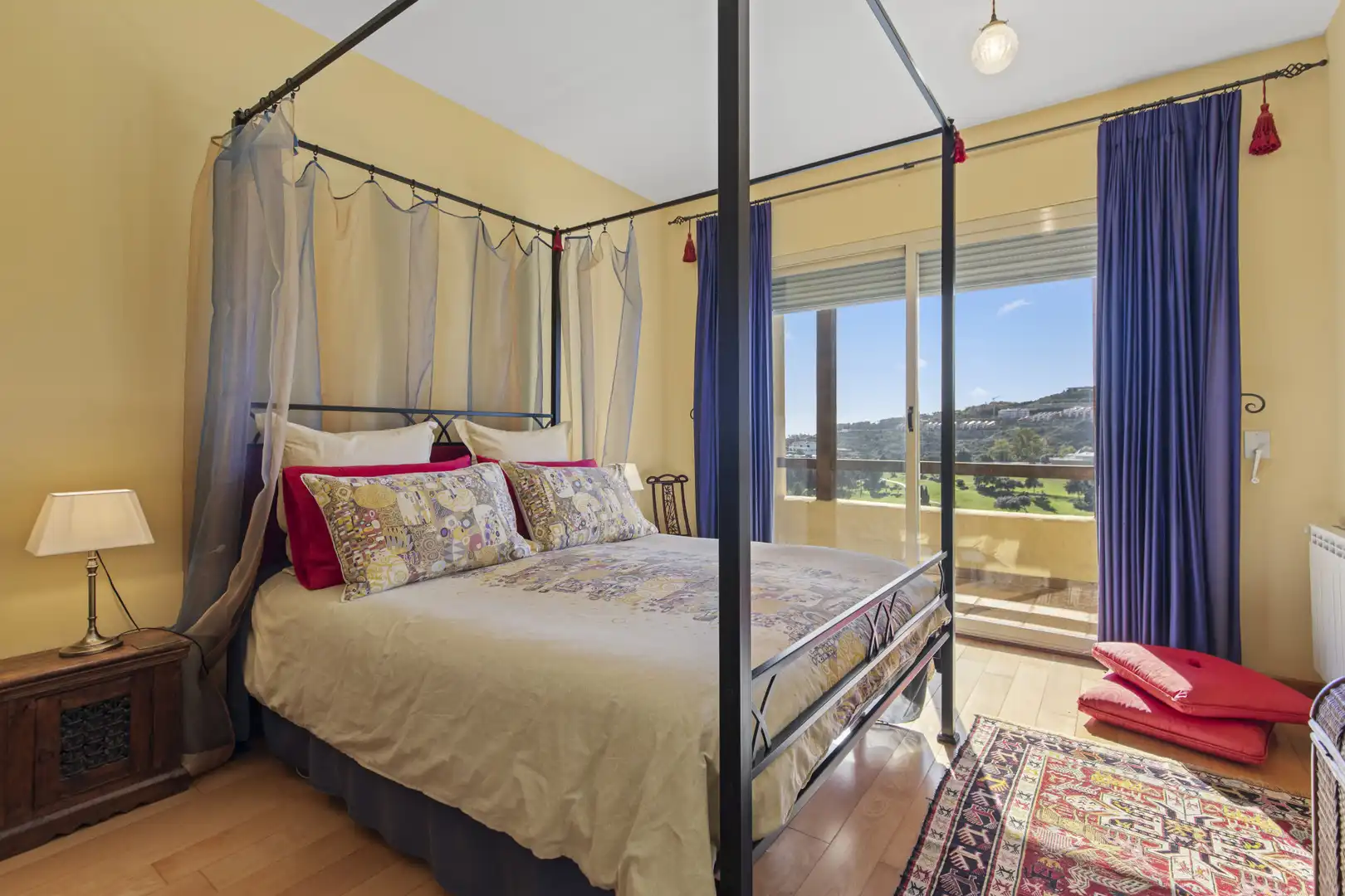Bedroom of Houses for sale in Benahavís  with Air Conditioner, Heating and Private garden