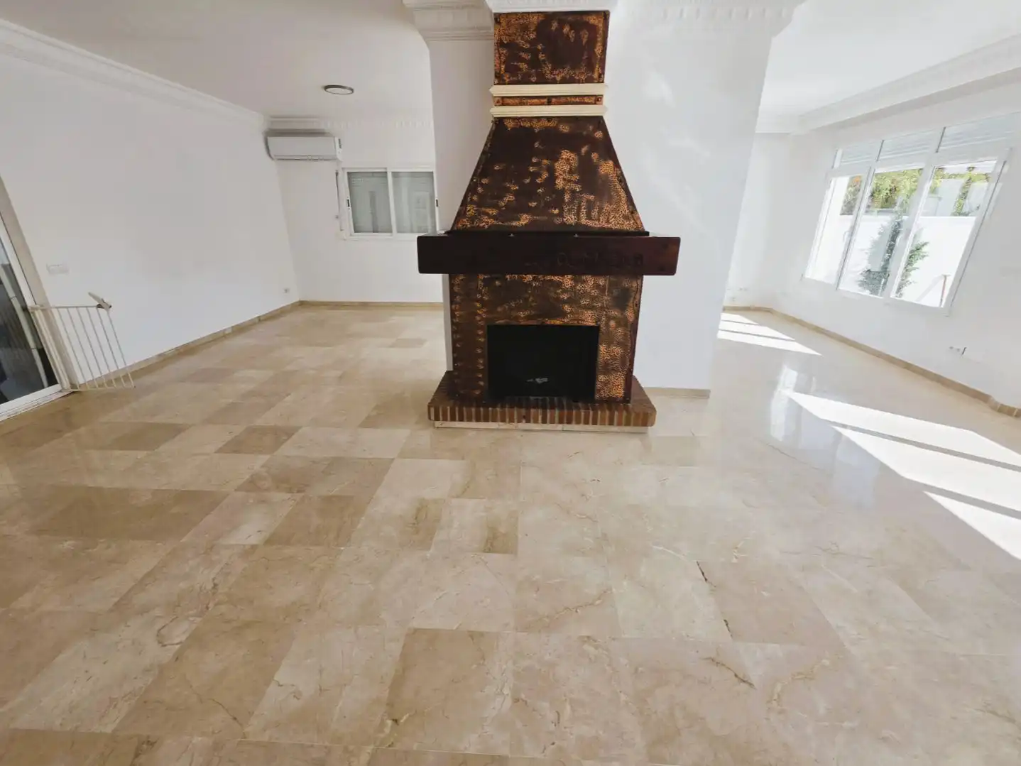 Sala d'estar de Casa o xalet de lloguer en Marbella amb Jardí privat, Terrassa i Piscina