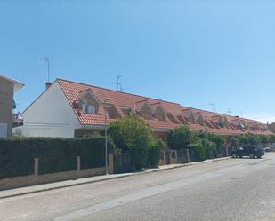 Außenansicht von Einfamilien-Reihenhaus miete in Zafra mit Klimaanlage, Terrasse und Balkon