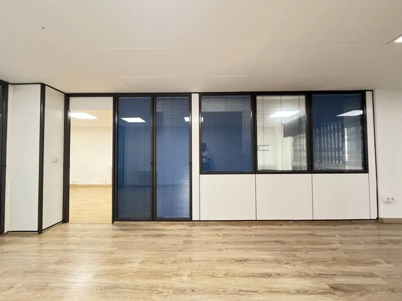 Büro zur Miete in Barcelona mit Klimaanlage, Heizung und Alarm