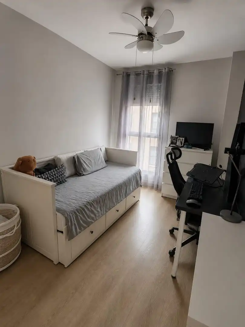 Bedroom of Flat for sale in Sevilla  with Air Conditioner, Terrace and Community pool
