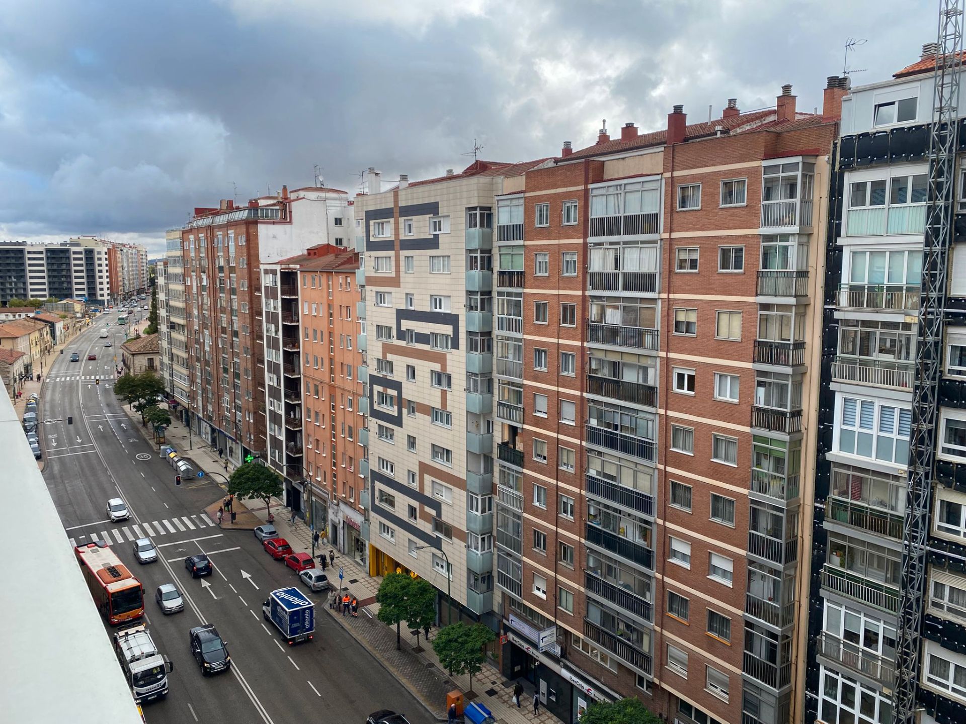 Vista exterior de Pis en venda en Burgos Capital amb Calefacció, Parquet i Terrassa