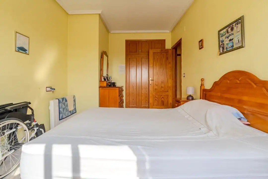 Habitación de Piso en venta en Torrevieja con Aire acondicionado y Calefacción