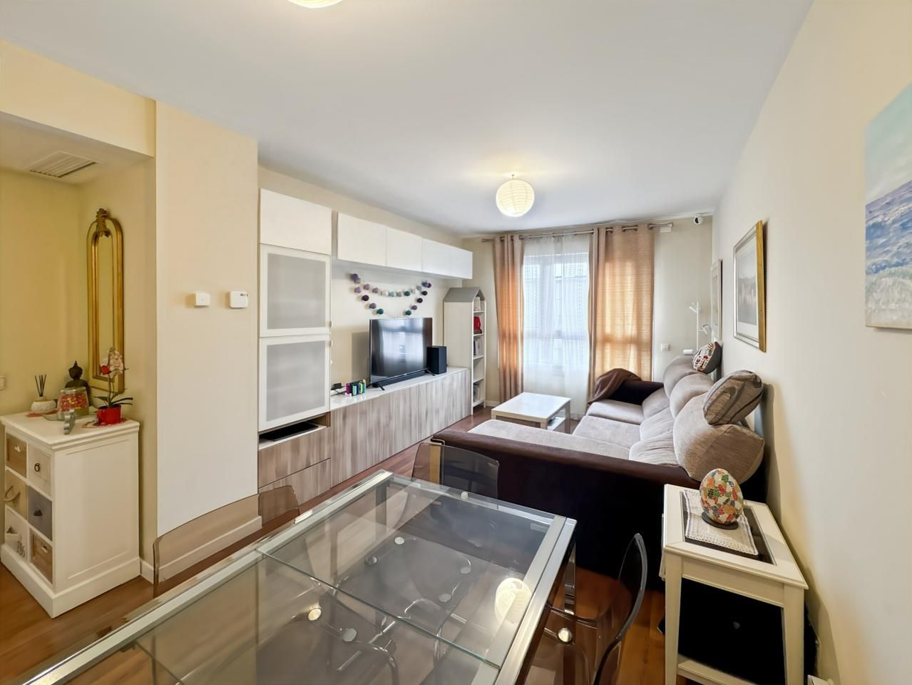Sala de estar de Piso en venta en  Madrid Capital con Calefacción, Trastero y Piscina comunitaria