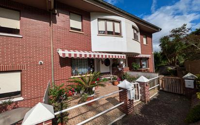 Außenansicht von Einfamilien-Reihenhaus zum verkauf in Los Corrales de Buelna  mit Terrasse