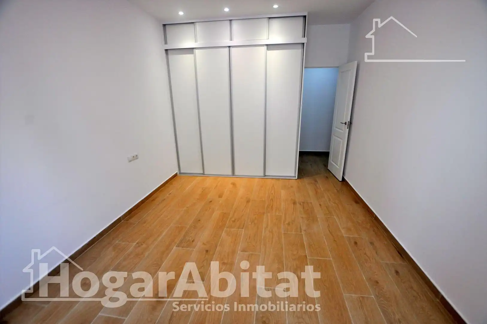 Habitación de Piso en venta en Valencia con Balcón