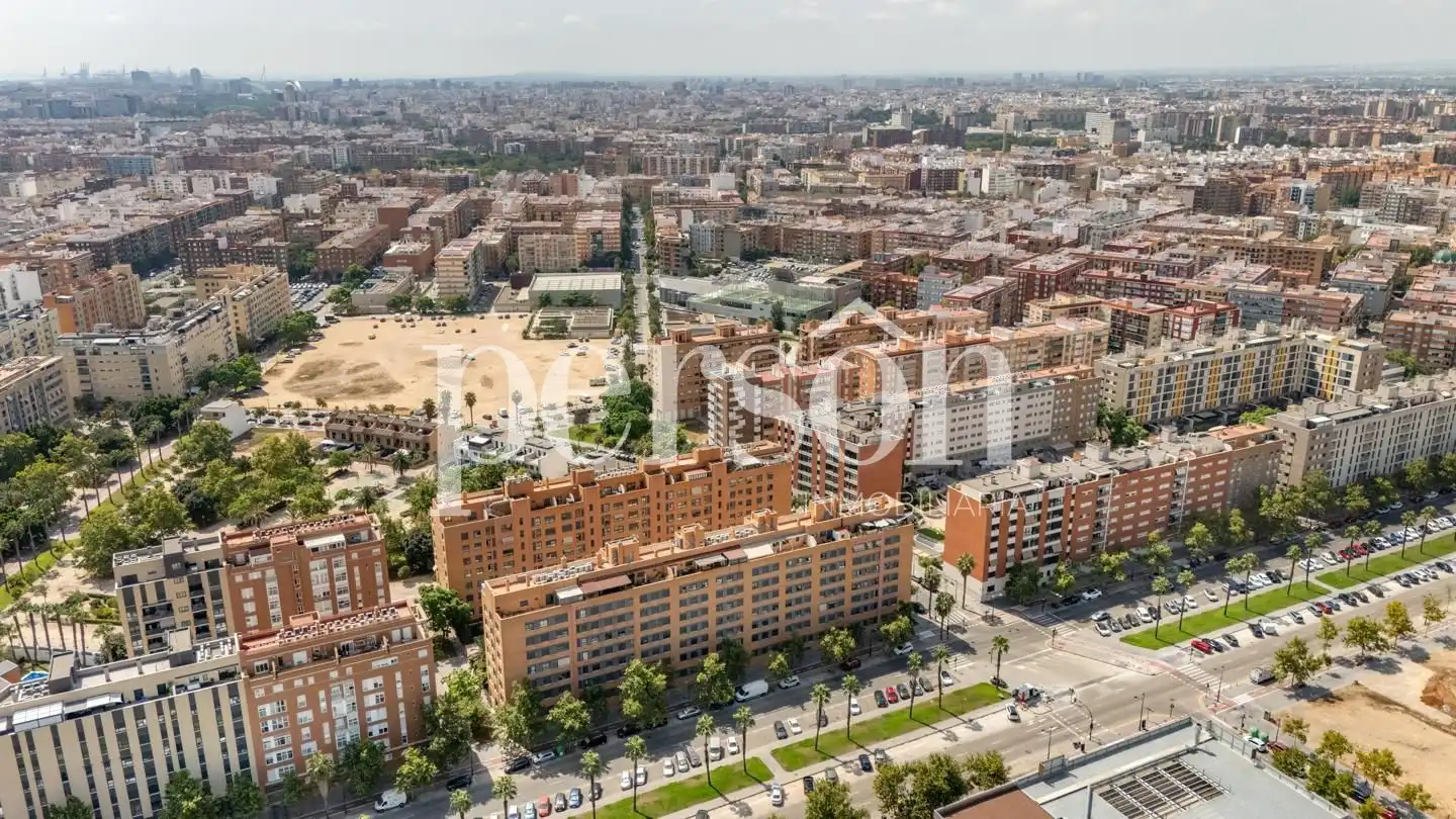 Vista exterior de Ático en venta en Valencia con Aire acondicionado, Terraza y Trastero