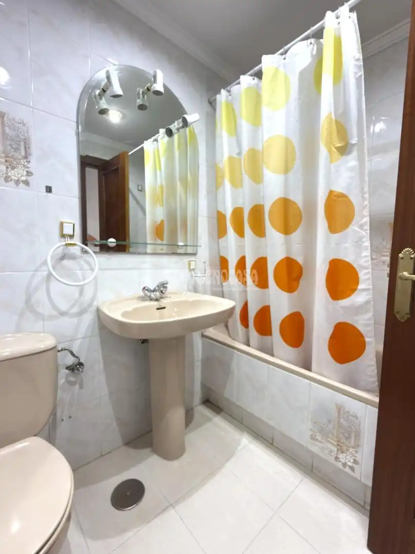 Baño de Piso en venta en Málaga con Terraza y Piscina comunitaria