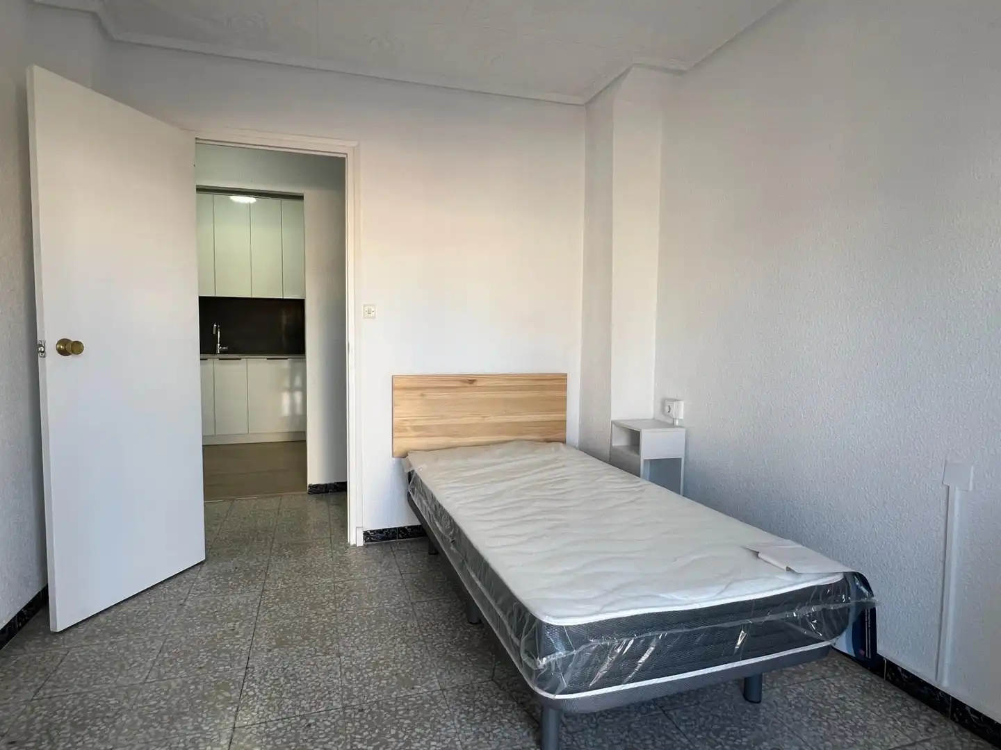Habitación de Piso de alquiler en Elche / Elx con Amueblado y Balcón