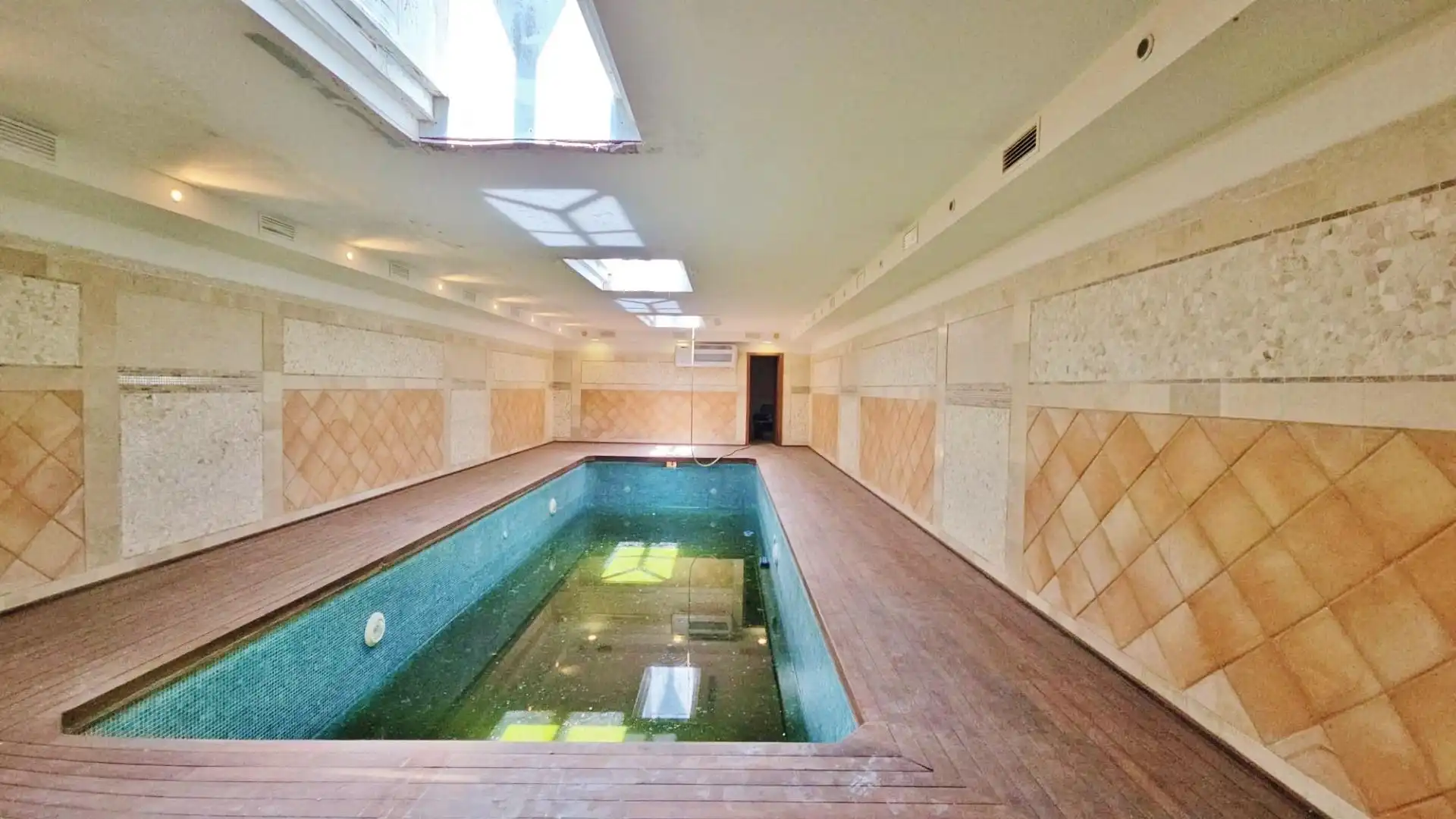 Piscina de Casa o xalet en venda en Elche / Elx amb Aire condicionat, Calefacció i Jardí privat