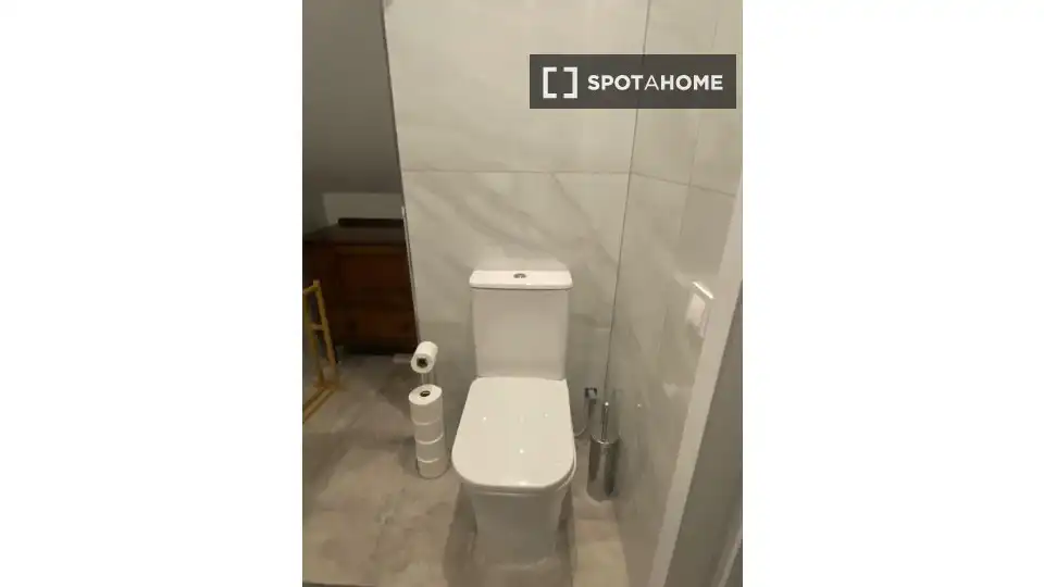 Bathroom of Flat for rent in Valencia  with Air Conditioner, Heating and Furnished