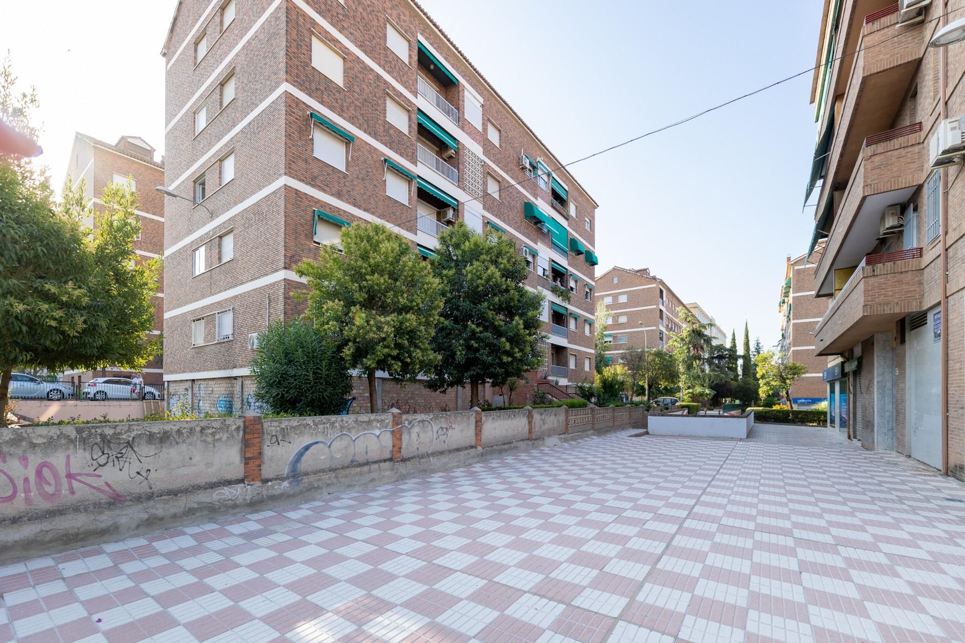 Außenansicht von Wohnung zum verkauf in  Granada Capital mit Heizung, Terrasse und Balkon