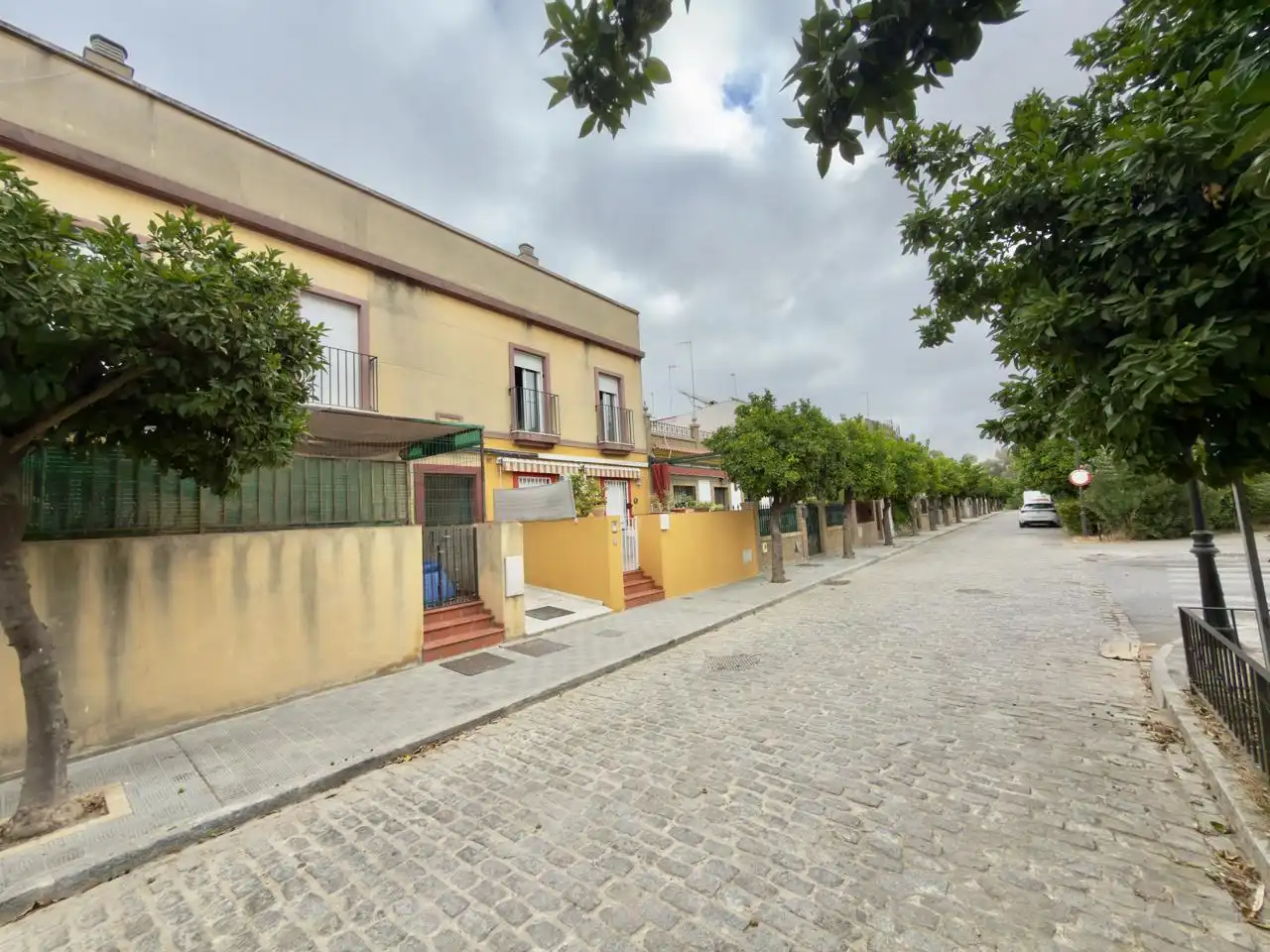 Exterior view of Duplexes for sale in Gelves