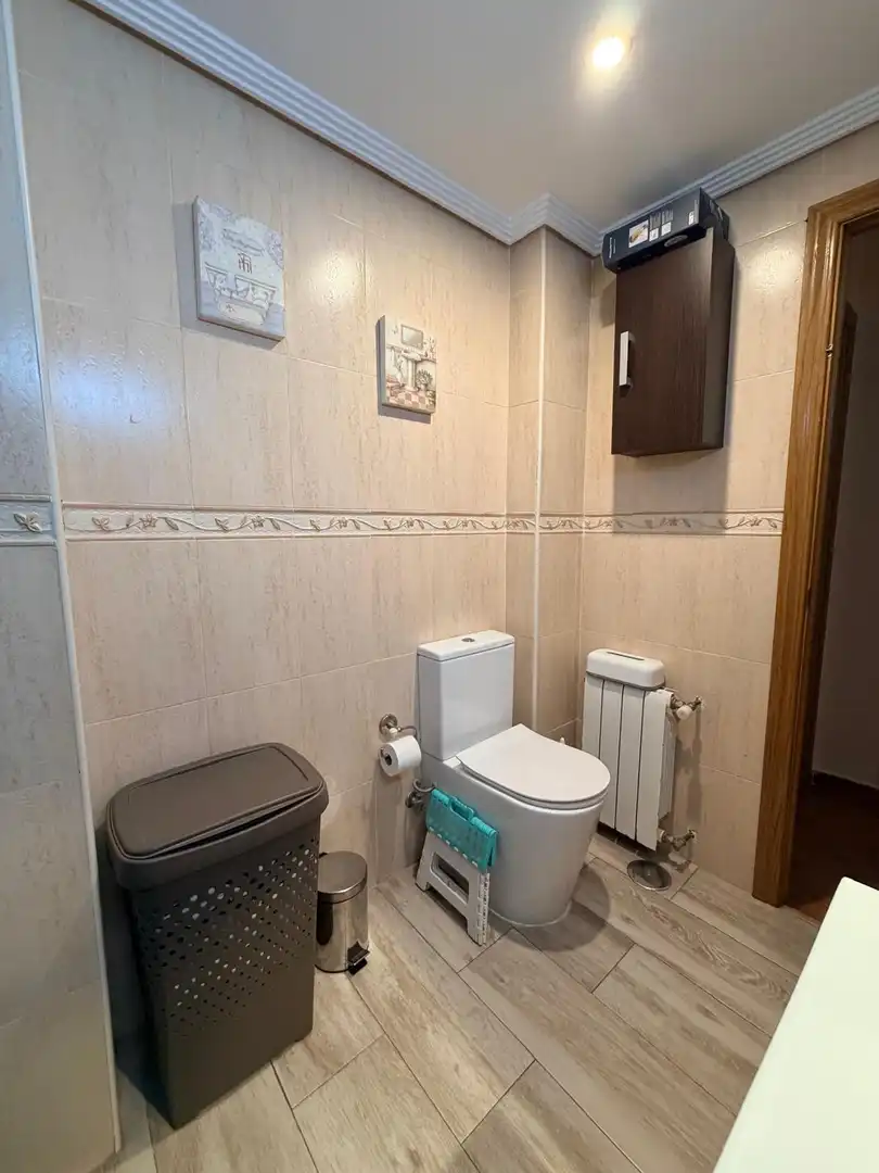 Baño de Piso en venta en Badajoz con Aire acondicionado, Calefacción y Balcón
