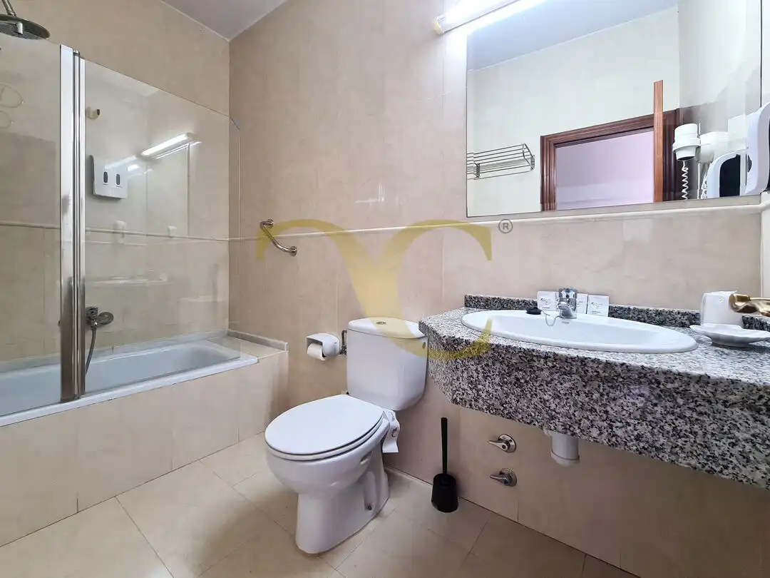 Bany de Edifici en venda en Candamo