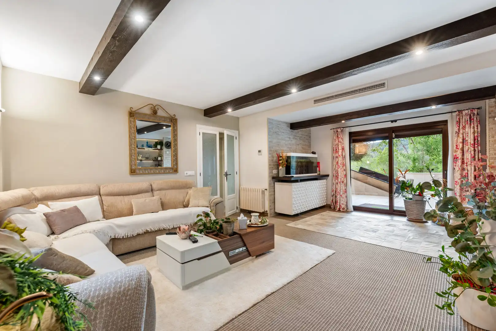 Wohnzimmer von Country house zum Verkauf in Calvià mit Klimaanlage, Heizung und Terrasse