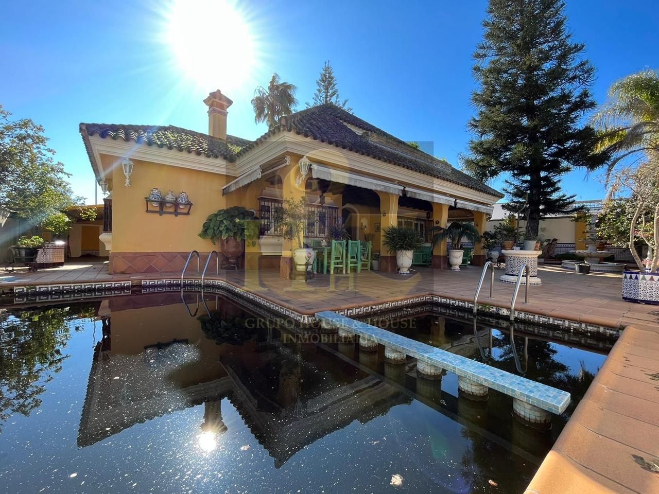 Exterior view of House or chalet for sale in Sanlúcar de Barrameda  with Air Conditioner, Private garden and Terrace