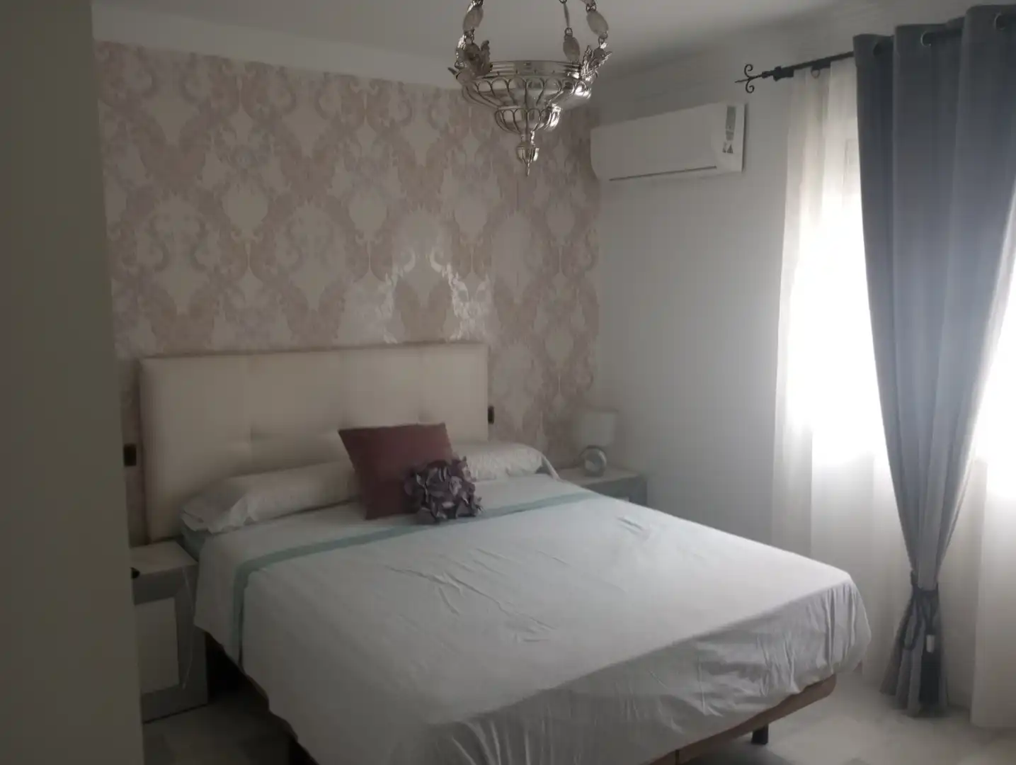 Schlafzimmer von Einfamilien-Reihenhaus zur Miete in La Algaba mit Klimaanlage, Terrasse und Abstellraum