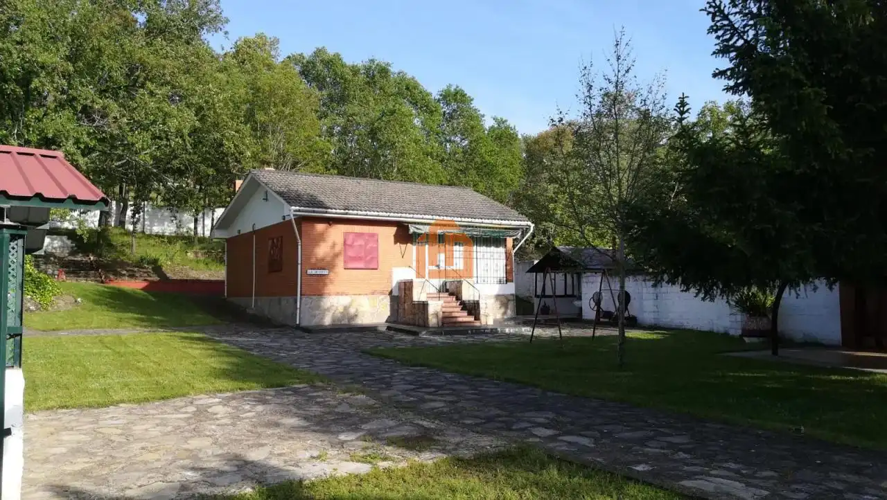 Vista exterior de Casa o chalet en venta en Cuadros con Jardín privado, Trastero y Amueblado