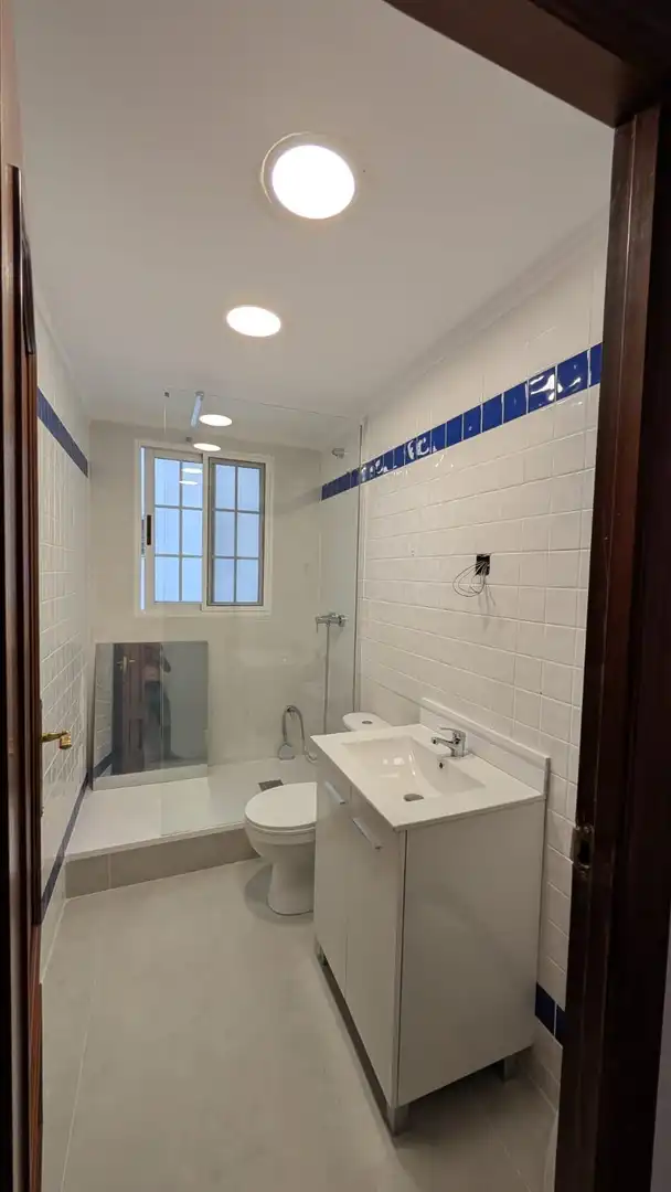 Bathroom of Flat for rent in Valencia  with Air Conditioner, Heating and Parquet flooring