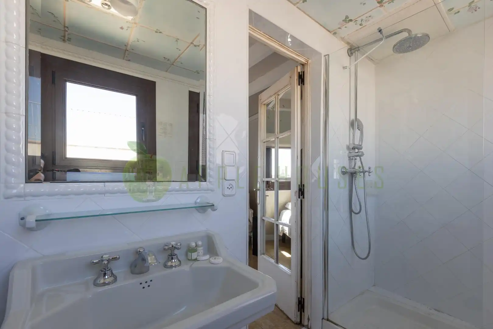 Bathroom of Houses for sale in Sitges  with Air Conditioner, Heating and Terrace