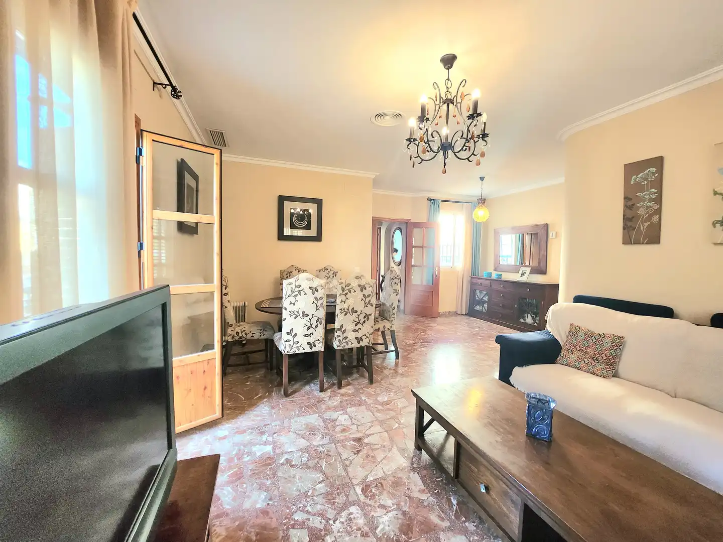 Sala de estar de Casa o chalet en venta en Alcalá de Guadaira con Aire acondicionado, Calefacción y Jardín privado