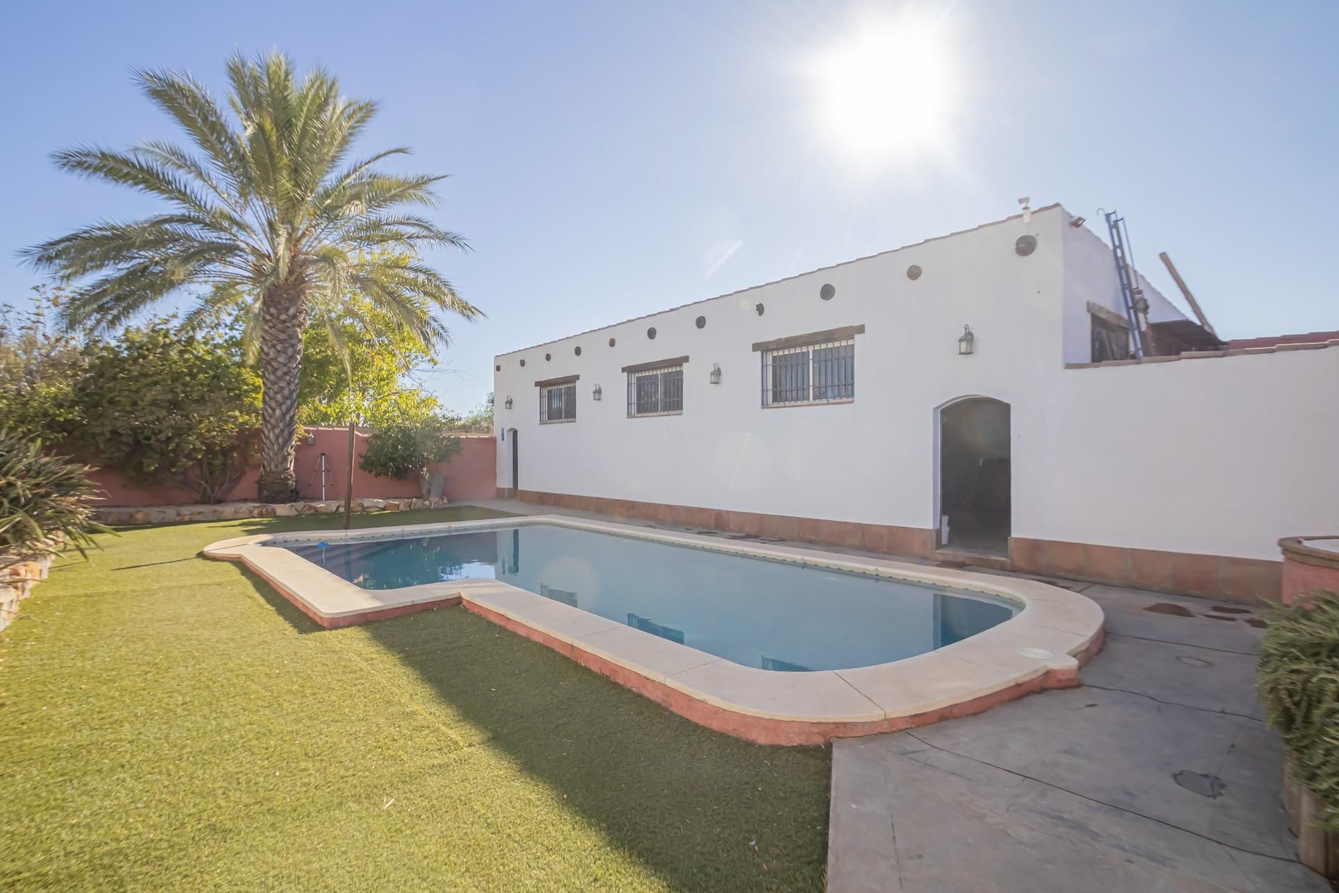 Swimming pool of House or chalet for sale in Carmona  with Private garden, Terrace and Swimming Pool