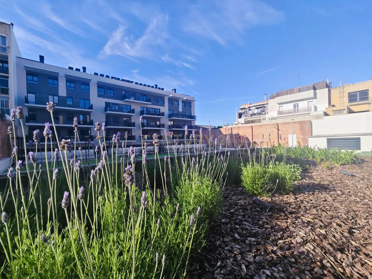 Vista exterior de Apartament en venda en Sabadell amb Aire condicionat, Jardí privat i Piscina
