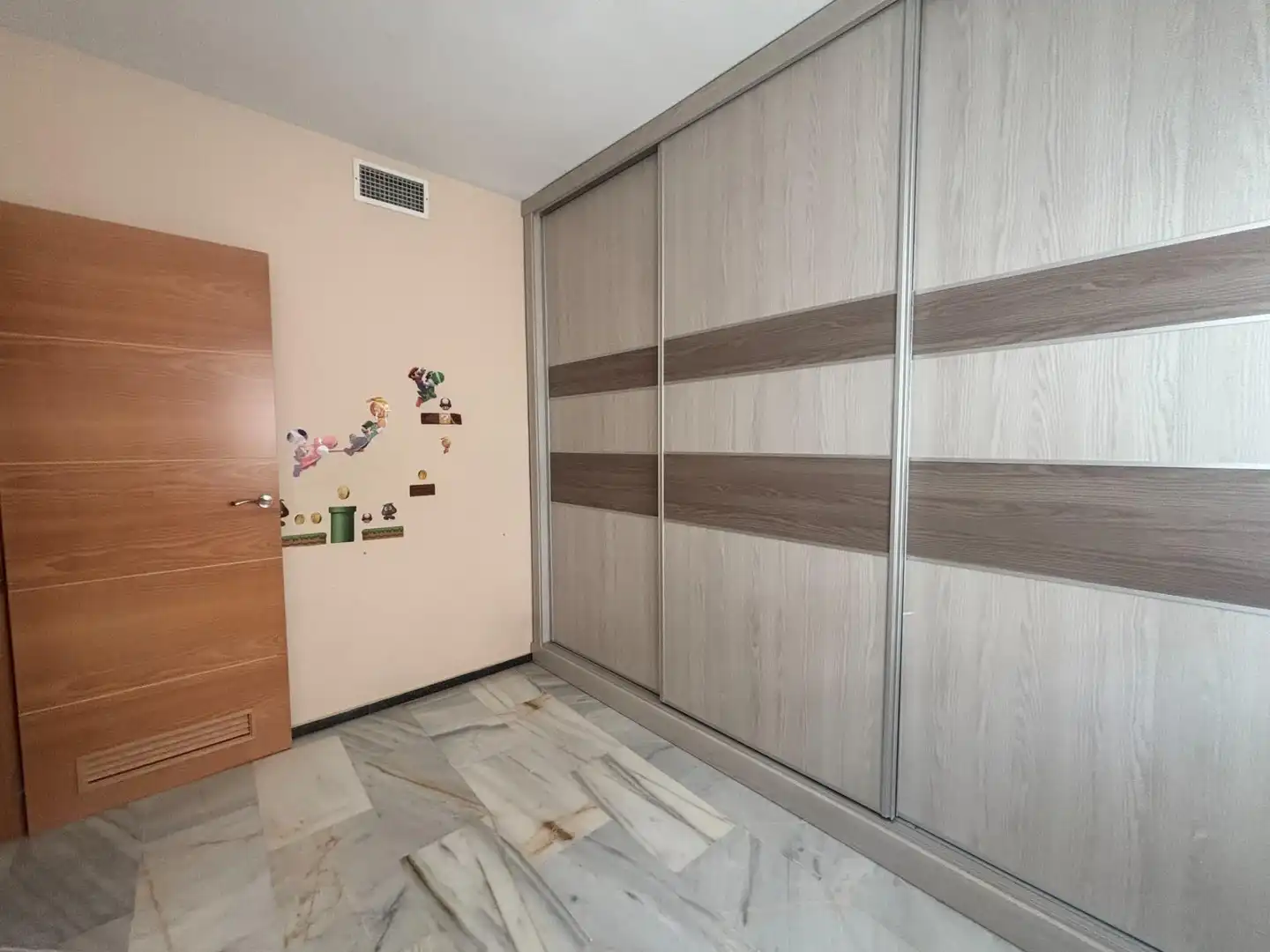 Habitación de Casa adosada en venta en Córdoba con Aire acondicionado, Calefacción y Terraza