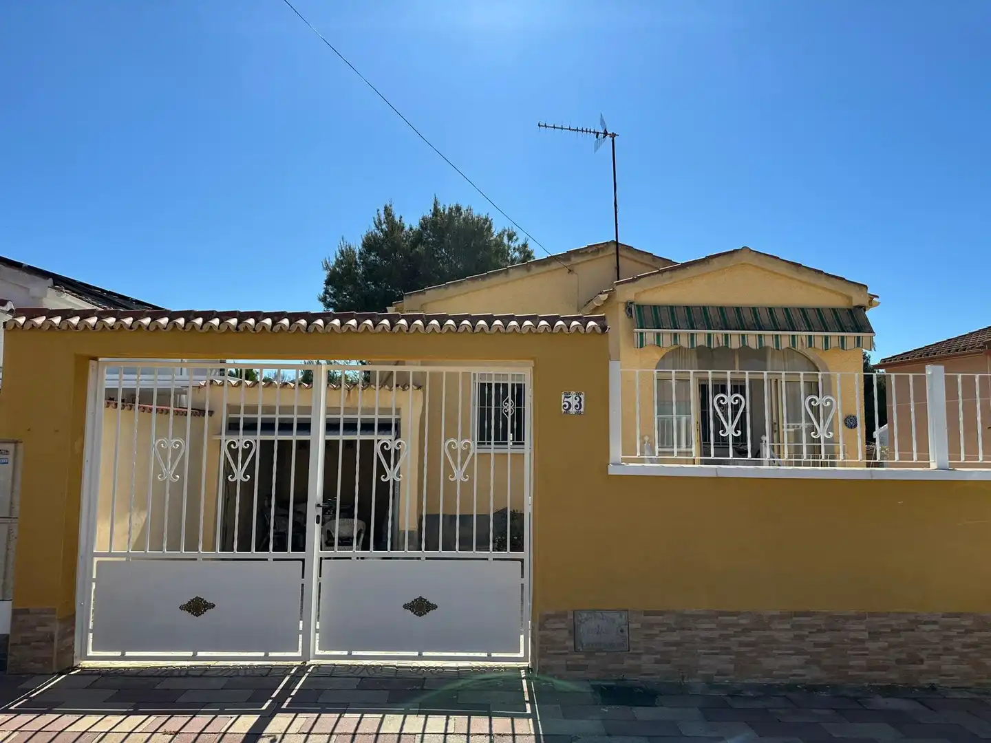 Vista exterior de Casa o chalet en venta en San Fulgencio con Aire acondicionado, Calefacción y Terraza