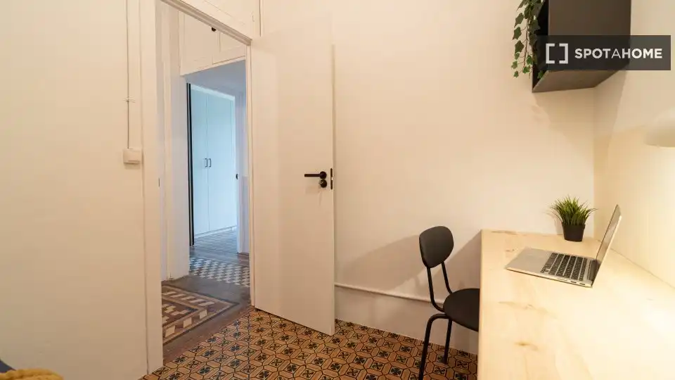 Flat for share in Eixample